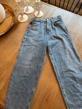 Goldsign Light Blue High-Rise tapered Jean 24
